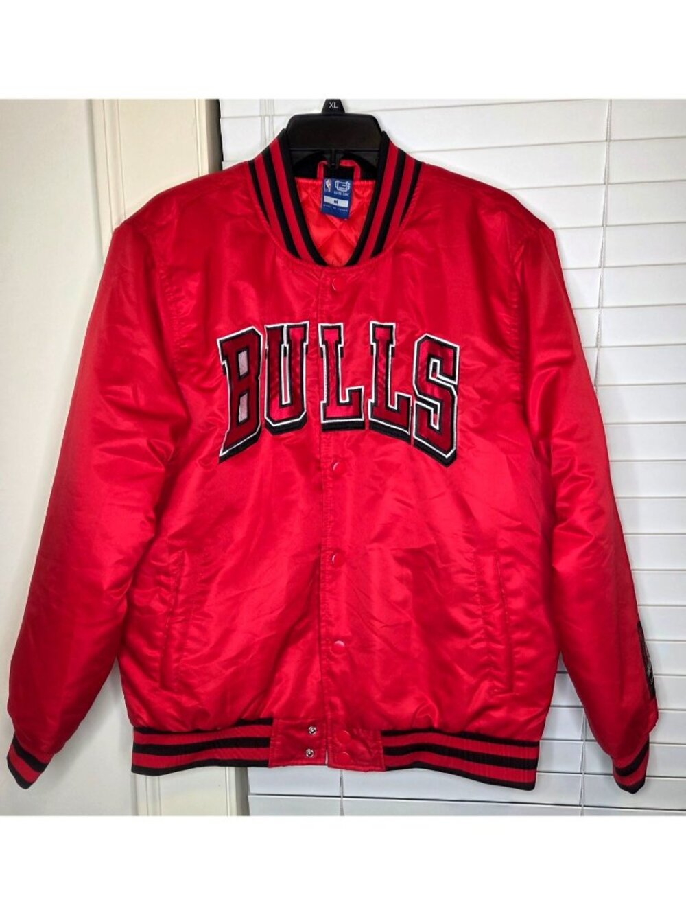 Chicago Bulls Ultra Game NBA Red Satin Varsity Jacket M Bomber Sports bloke